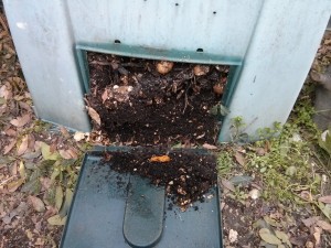 Compost pronto da prelevare alla parte bassa del composter