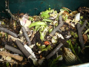 Piccole potature per arieggiare la massa in secomposizione